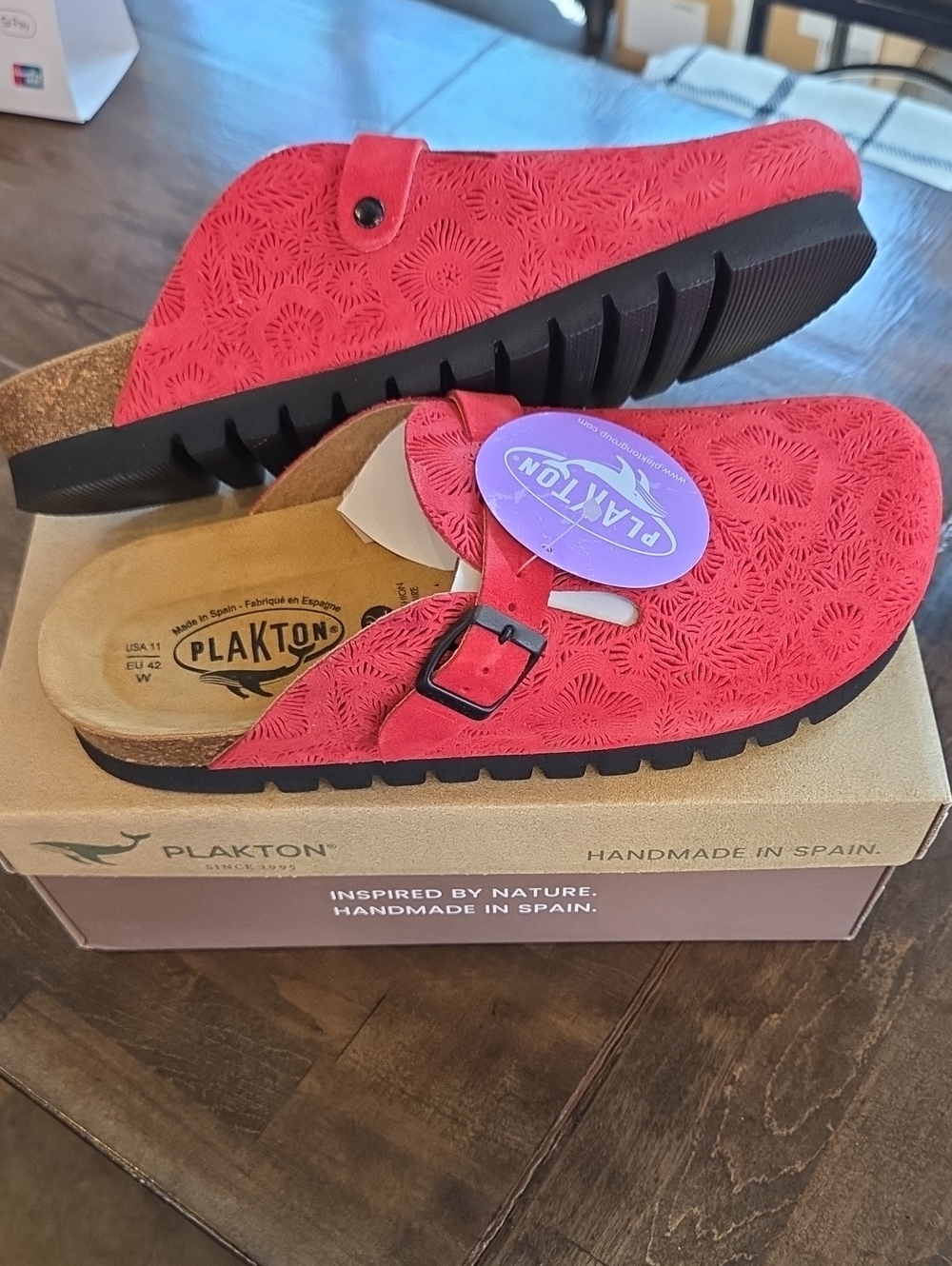 Plakton Size 11 Women's Red Floral-Textured Clog Leather Sandals